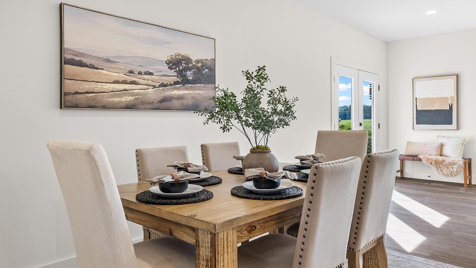 889 Tidwell Rd, Burns: dining area
