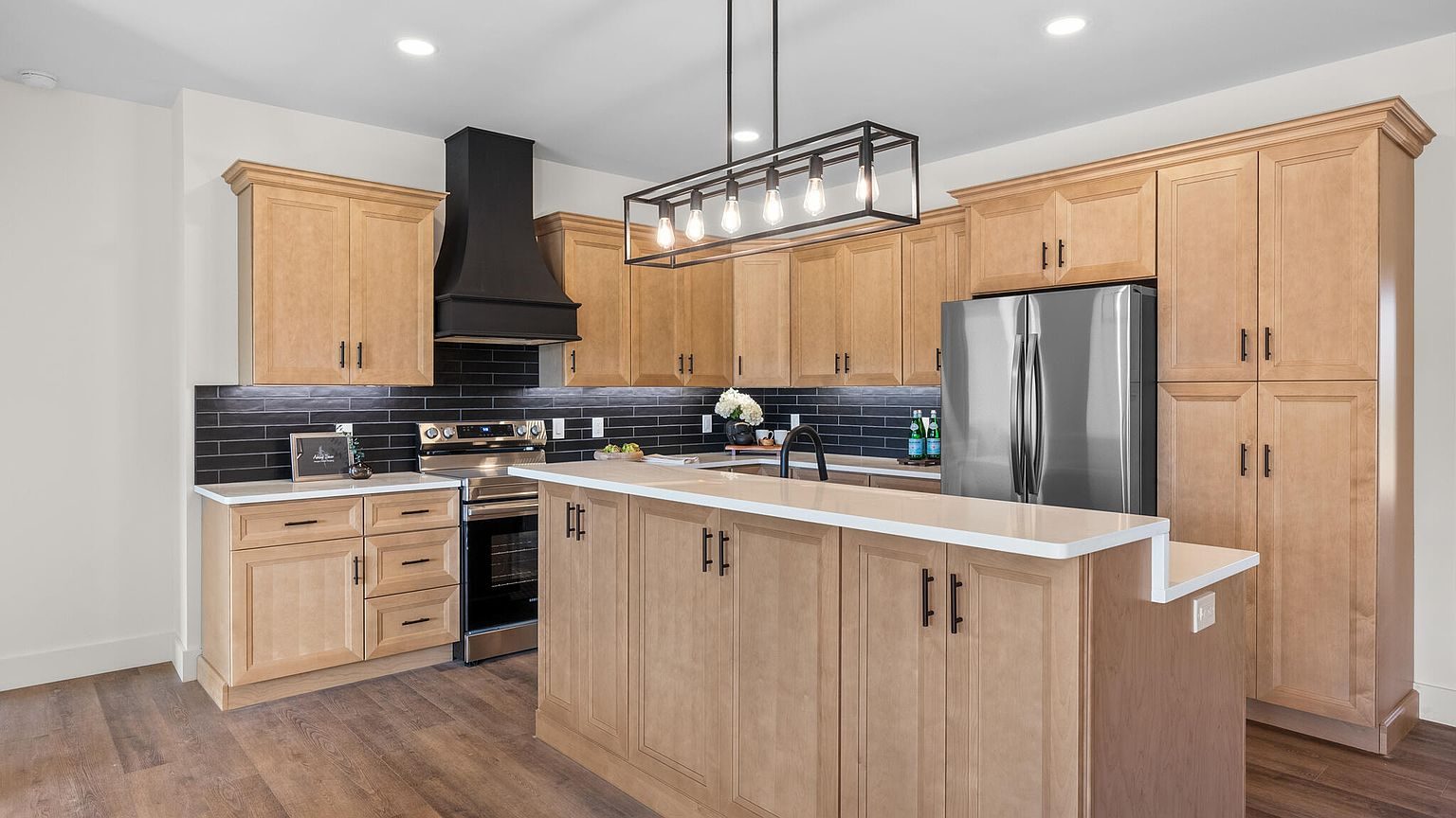 889 Tidwell Rd, Burns: kitchen