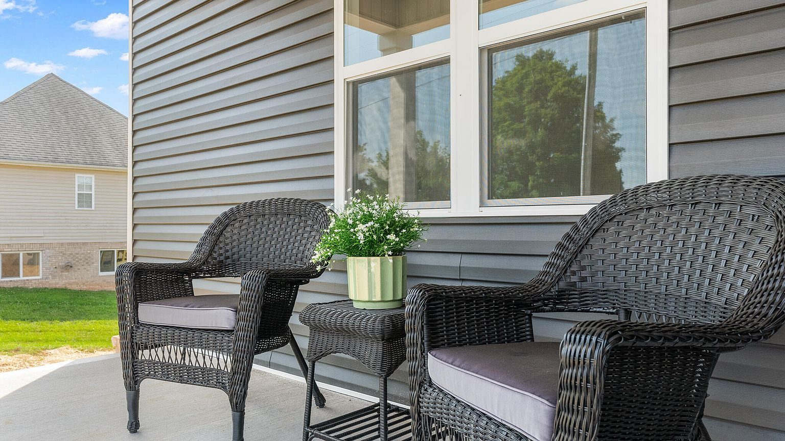 889 Tidwell Rd, Burns: front porch